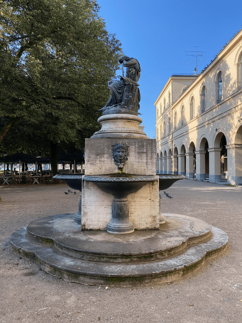 Water basin with statue in the west of the Hofgarten.